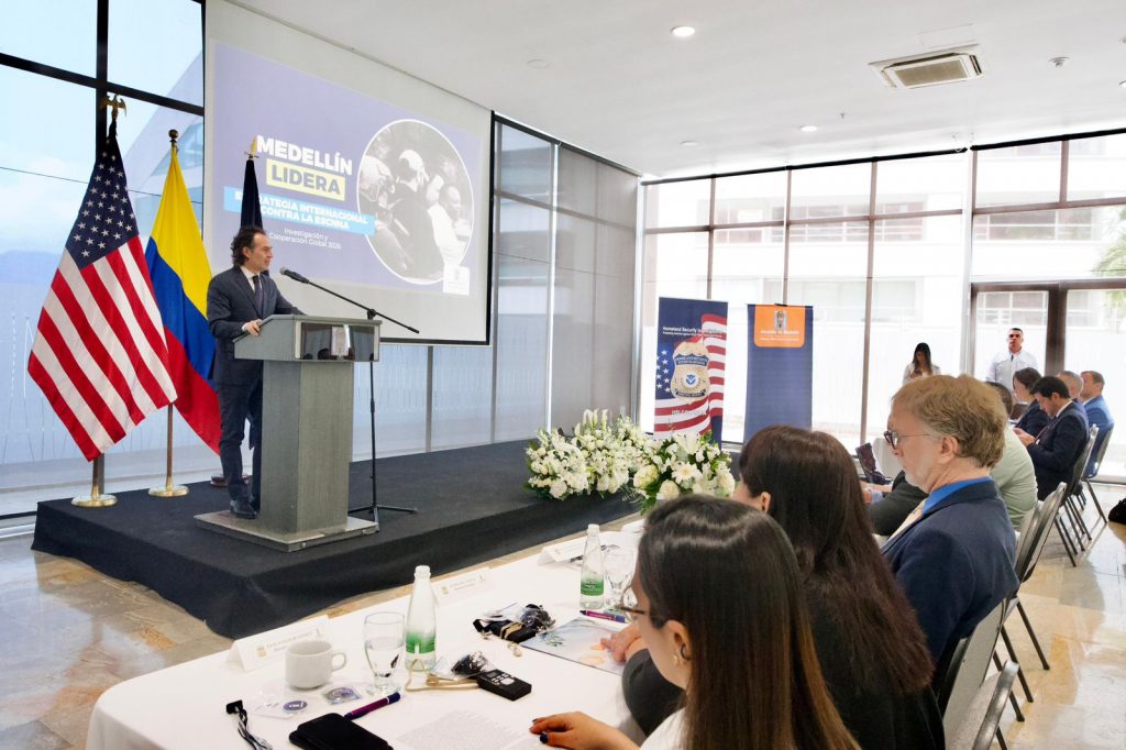 “La justicia de EE. UU. está cuidando a nuestras niñas y
niños; lo debería hacer el Estado colombiano”: Federico
Gutiérrez resalta alianza internacional contra la
explotación sexual de menores