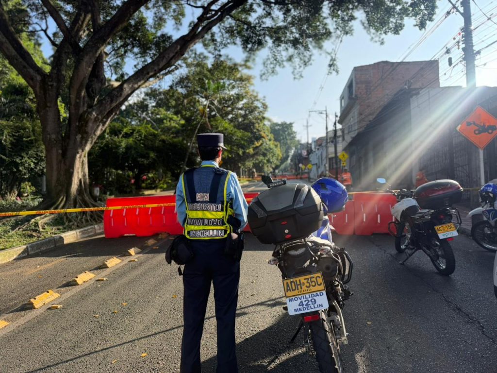 
Autoridades de Medellín implementan desvíos y cierre vial preventivo por hundimiento de la calzada en Villa Hermosa

